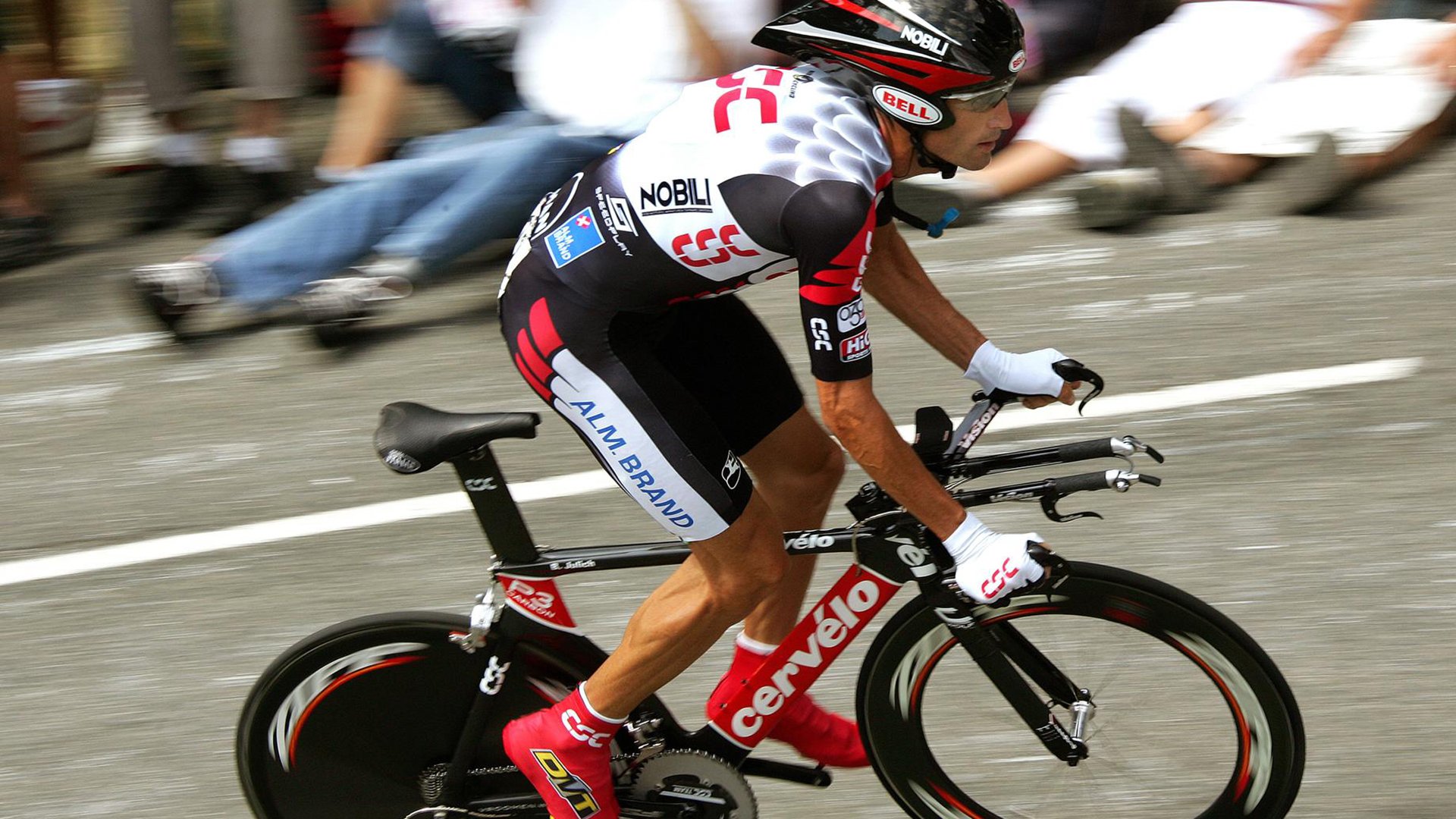 《FIFA》电竞世界杯与《实况足球》世界赛的足球电竞对比，实况足球和fifa足球世界有什么区别